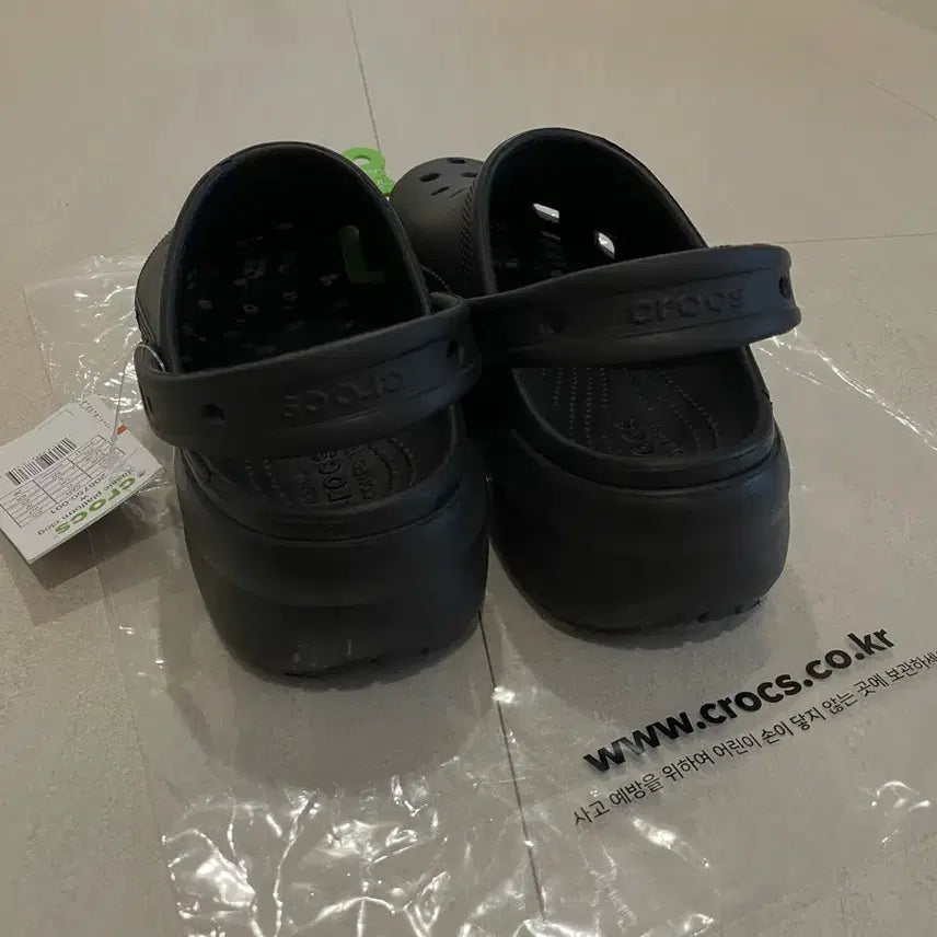 [BUNJANG] Crocs Classic Platform Clog Black 240 / (거의새상품) 크록스 클래식 플랫폼 클로그 블랙 240