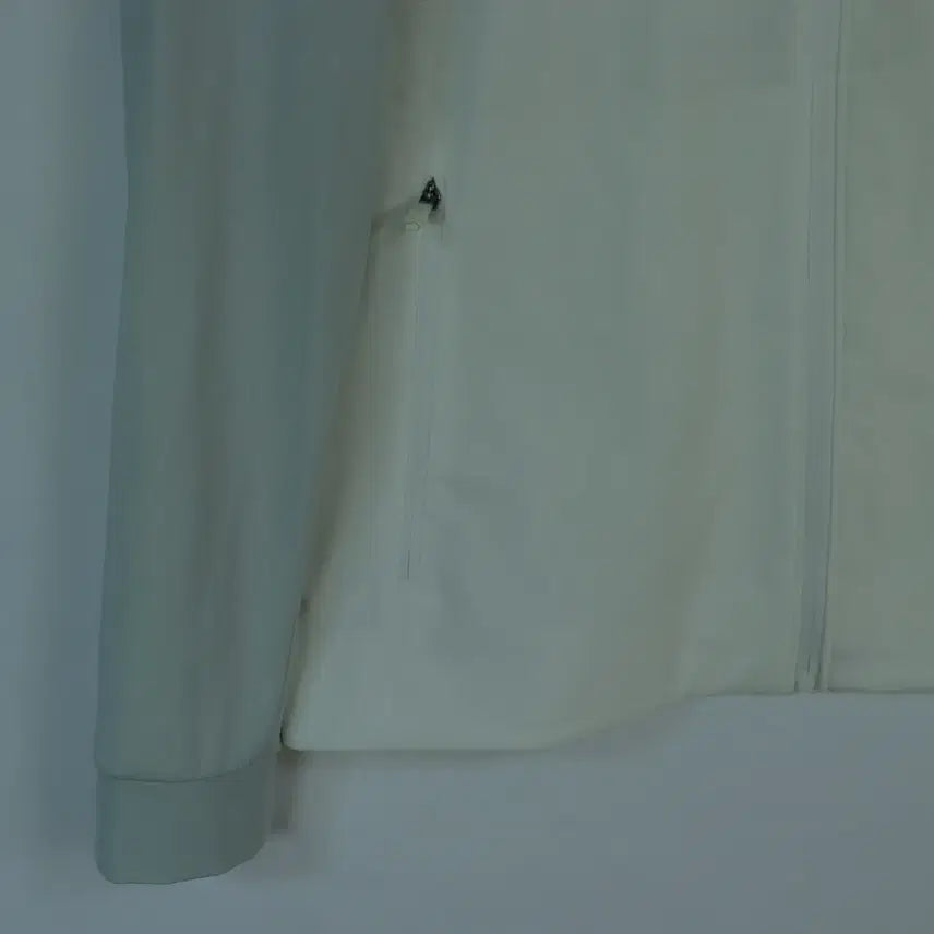 [BUNJANG] Discovery Authentic Windbreaker Jacket White Size 105 Gorpcore / 디스커버리 Discovery 정품 바람막이 자켓 화이트 105 고프코어
