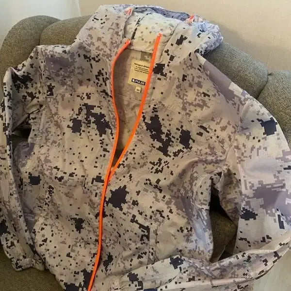 [BUNJANG] Digital Camo Hooded Windbreaker Jumper / 디지털 카모 후드 바람막이 점퍼
