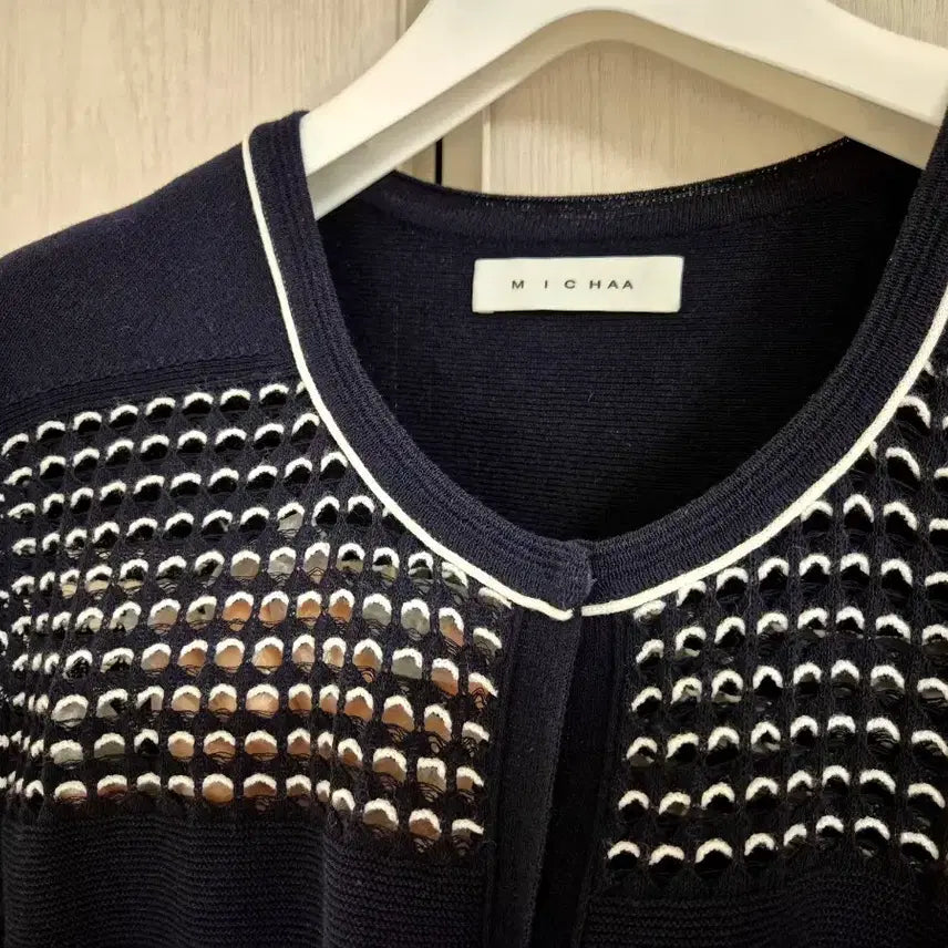 [BUNJANG] MICHAA Navy Punch Detail Cardigan / MICHAA  미샤 가디건