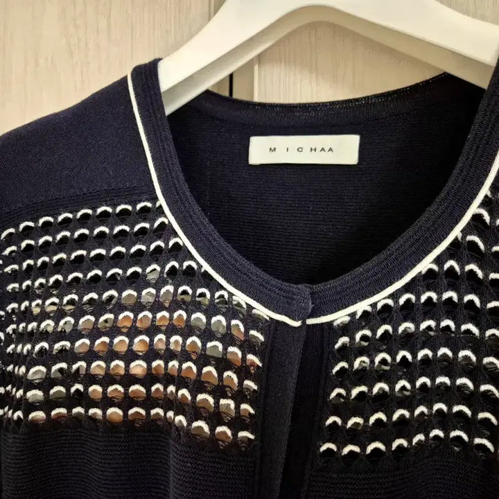 [BUNJANG] MICHAA Navy Punch Detail Cardigan / MICHAA  미샤 가디건