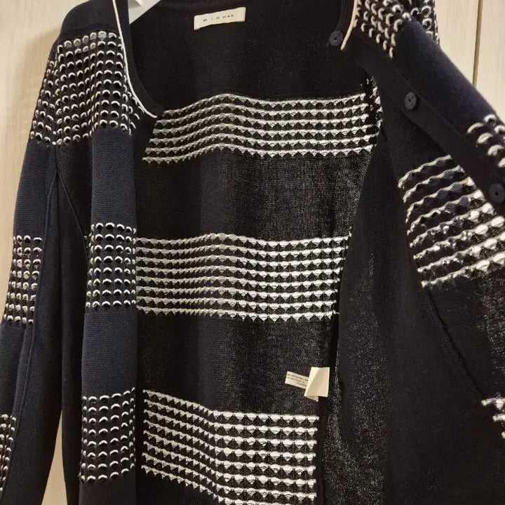 [BUNJANG] MICHAA Navy Punch Detail Cardigan / MICHAA  미샤 가디건