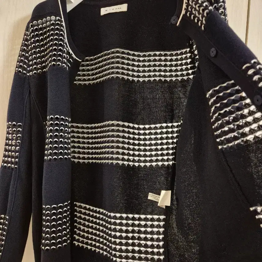 [BUNJANG] MICHAA Navy Punch Detail Cardigan / MICHAA  미샤 가디건