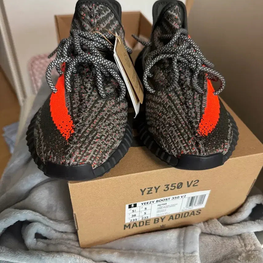 [BUNJANG] Adidas Yeezy Boost 350 V2 Carbon Beluga Sneakers / 아이다스350 V2 카본 벨루가 235 새상품급 풀박스