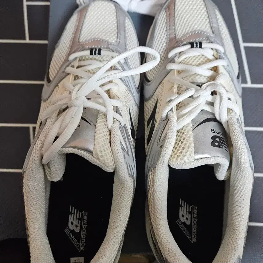 [BUNJANG] New Balance 530 White Silver Sneakers (Size 275) / (새상품)뉴발란스 530 화이트 실버 운동화