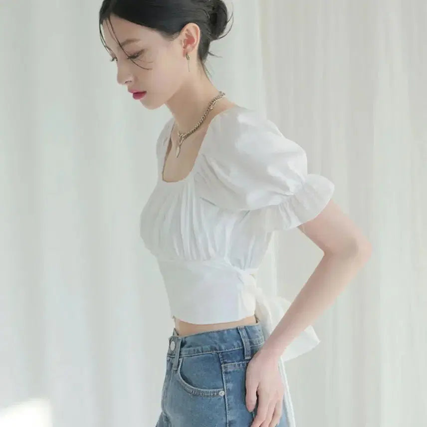 [BUNJANG] Urban Dress Back Ribbon Square Short-Sleeve Blouse White / 어반드레스 백 리본 스퀘어 숏-슬리브 블라우스 화이트