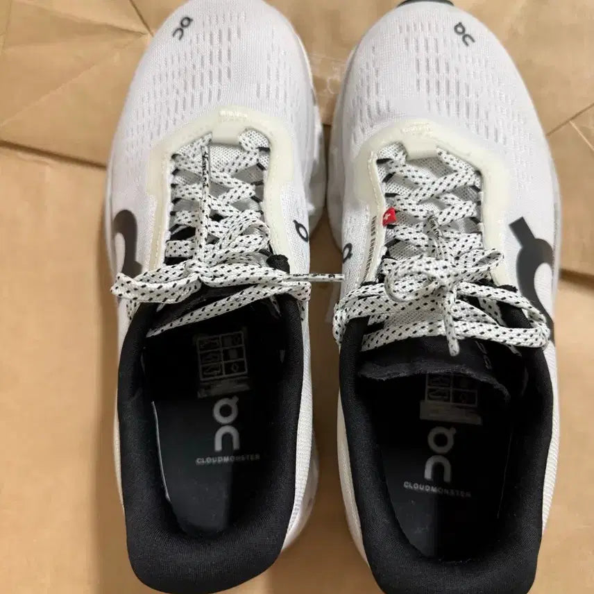 [BUNJANG] On Running Cloudmonster 2 White Running Shoes 240mm / 온러닝 클라우드몬스터2 흰색 240mm 마일리지 5km