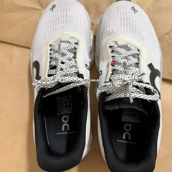 [BUNJANG] On Running Cloudmonster 2 White Running Shoes 240mm / 온러닝 클라우드몬스터2 흰색 240mm 마일리지 5km