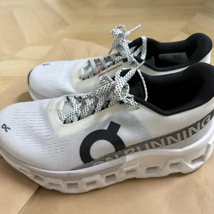 [BUNJANG] On Running Cloudmonster 2 White Running Shoes 240mm / 온러닝 클라우드몬스터2 흰색 240mm 마일리지 5km