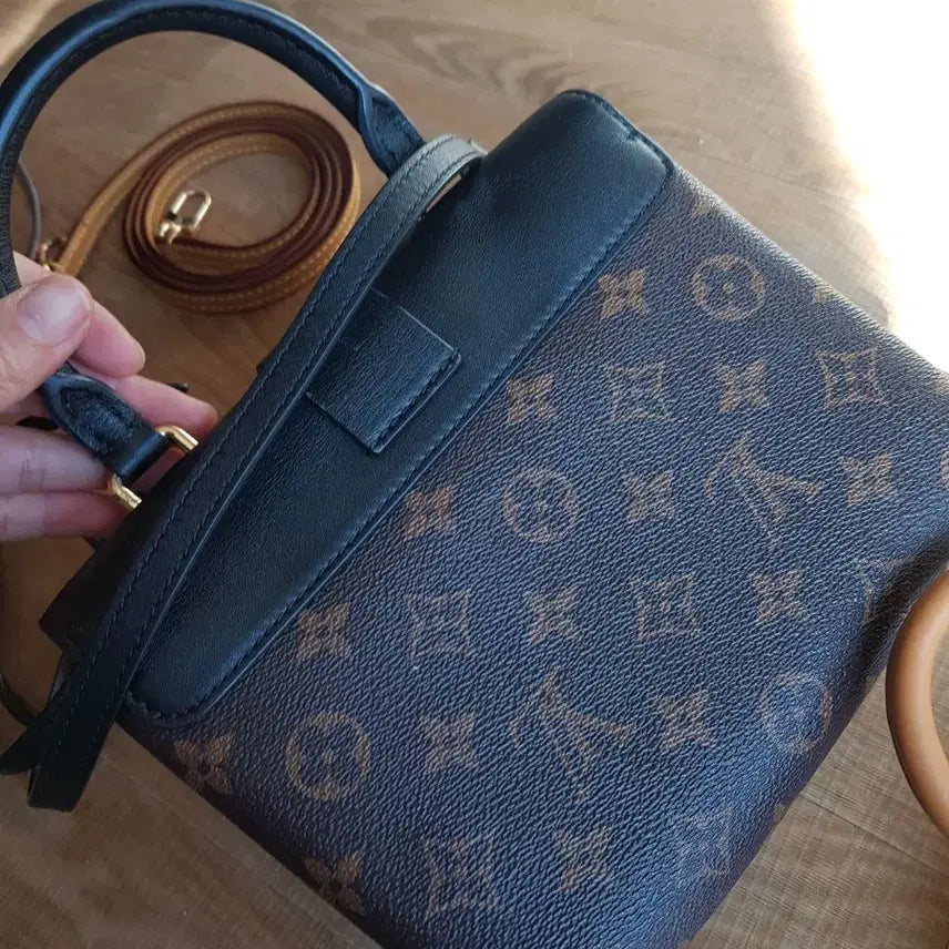 [BUNJANG] Monogram Pattern Mini Crossbody Bag / 패턴 미니백