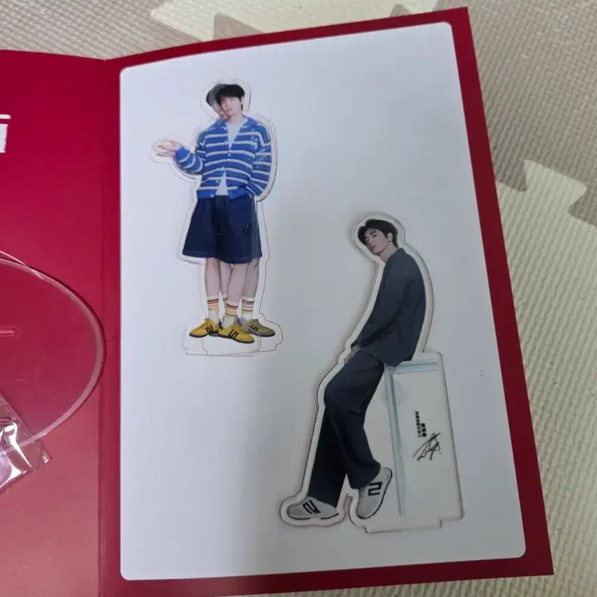 [BUNJANG] Zhang Linghe (Zhang Linghe) Authentic Acrylic Stand Set (4 Pieces) / 정품 장링허 (장릉혁) 아크릴 스탠드 4개 세트 판매