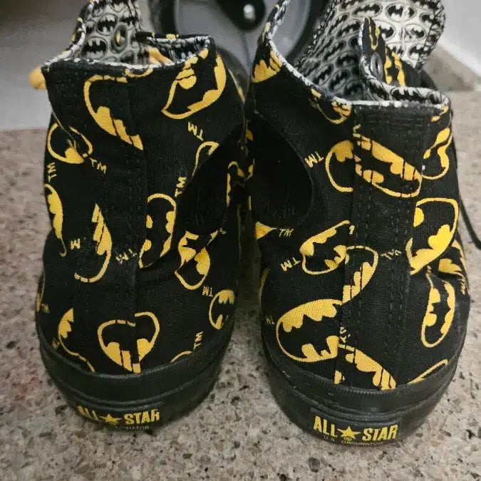 [BUNJANG] Converse x Batman Collaboration High-Top Sneakers / 컨버스 x 배트맨 콜라보 하이탑 스니커즈