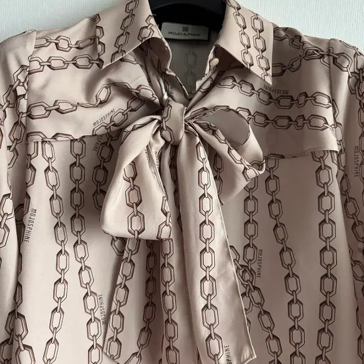 [BUNJANG] MOJO.S.FINE Ribbon Chain Pattern Blouse / 모조에스핀 정가46만 리본 블라우스 체인 패턴