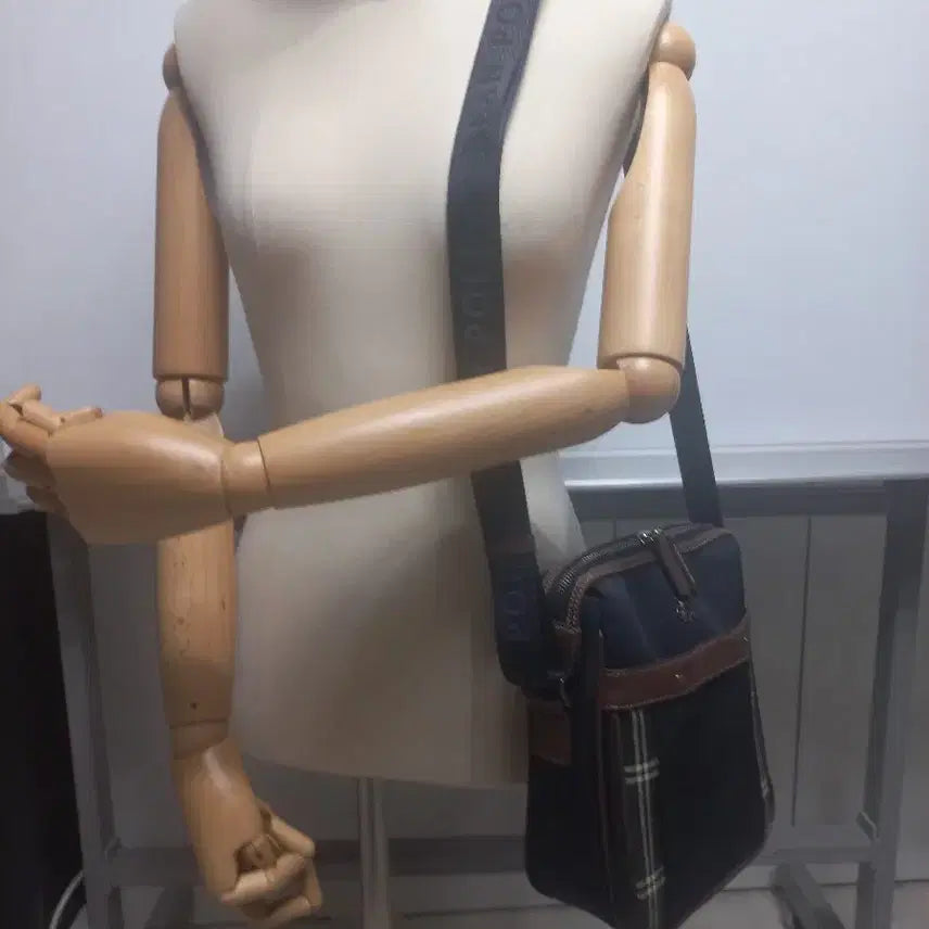 [BUNJANG] Beanpole Unisex Mini Cross Bag / 빈폴  남녀공용 미니 크로스백