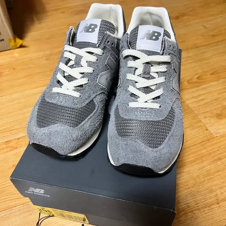 [BUNJANG] New Balance 574 Pottery Grey Sneakers (255mm) / 뉴발란스 574 포터리 그레이 255사이즈 팝니다.