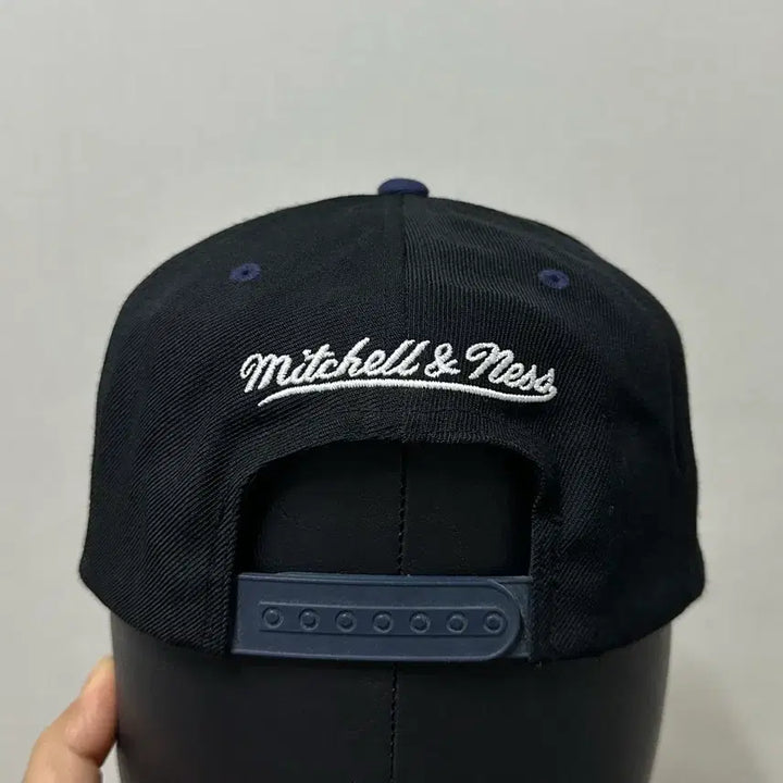 [BUNJANG] Mitchell &amp; Ness Cleveland Cavaliers Snapback Hat / 미첼앤네스 스냅백