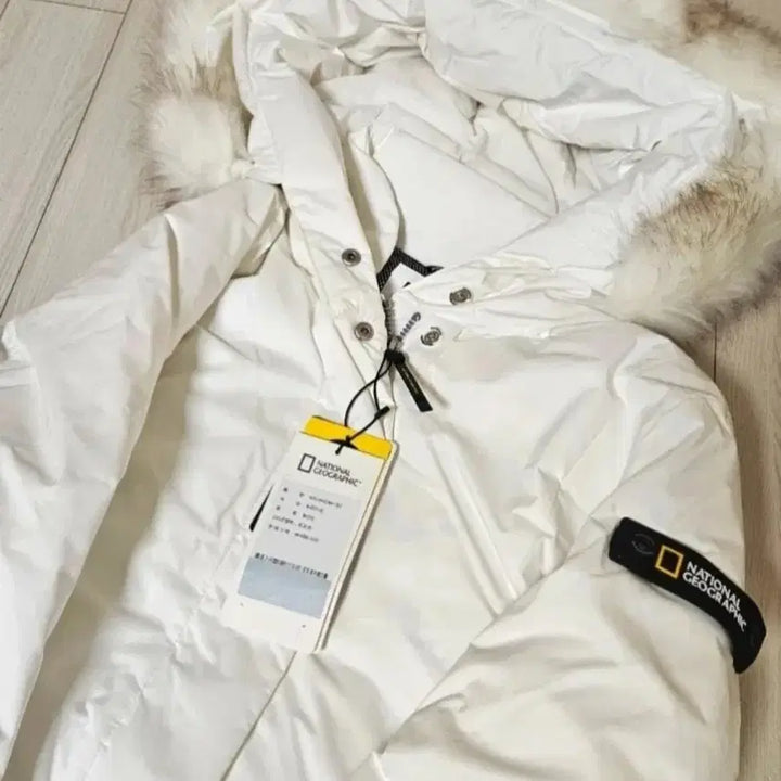 [BUNJANG] National Geographic Walrus Goose Down Puffer Jacket (White, Size 90) / 내셔널지오그래픽 왈러스 구스 다운 점퍼 패딩 (90)