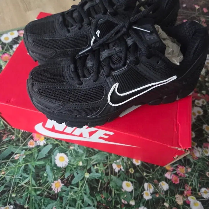 [BUNJANG] Nike Zoom Vomero 5 Sneakers (220mm) / 나이키 프리미엄  줌 보메로 5