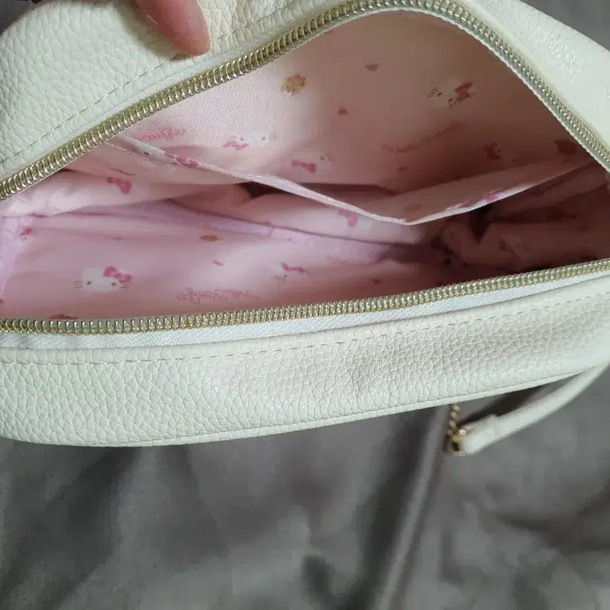 [BUNJANG] Sanrio Hello Kitty Quilted Shoulder Bag Crossbody Bag / 산리오 헬로키티 퀼팅 숄더백 크로스백