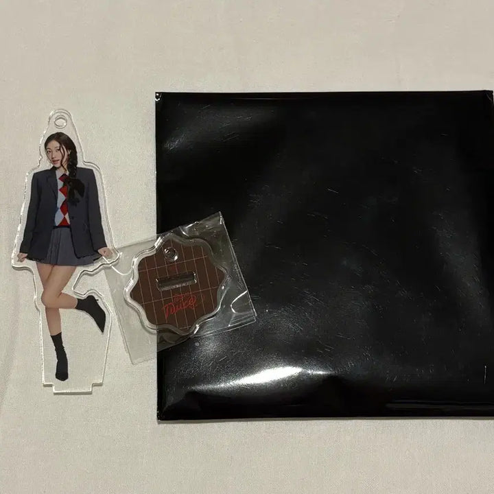 [BUNJANG] TWICE Jihyo THIS IS FOR (MUFG STADIUM) Random Mini Acrylic Stand Charm / 트와이스 지효 아크릴 스탠드 키링 RANDOM MINI ACRYL