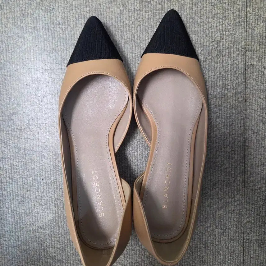 [BUNJANG] Blanc&amp;Eclare Side Open Half Moon Heels - Beige / 블랑쇼 하프문 베이지 220 사이드오픈