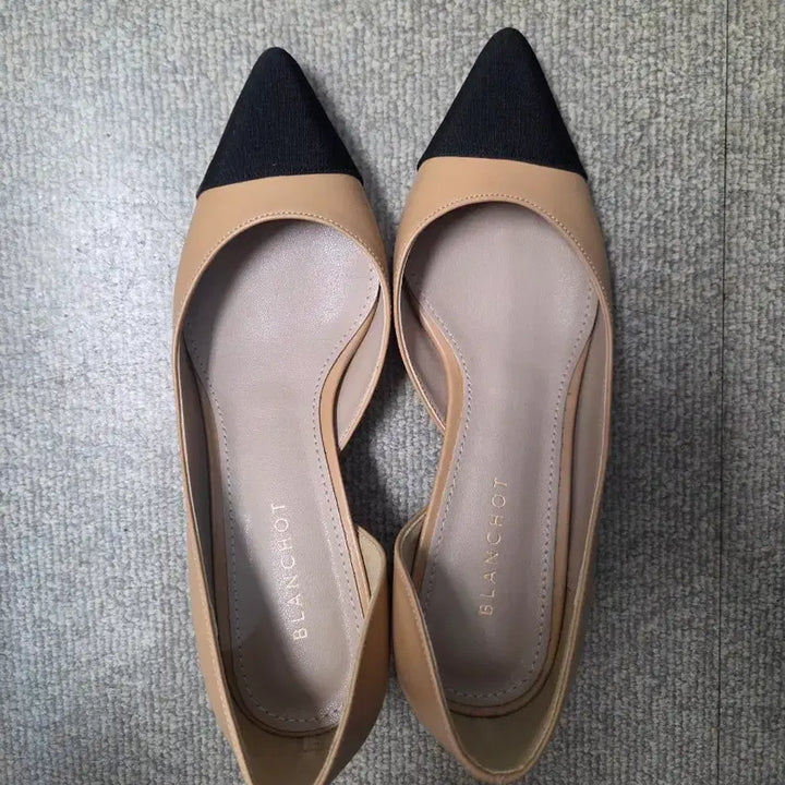 [BUNJANG] Blanc&amp;Eclare Side Open Half Moon Heels - Beige / 블랑쇼 하프문 베이지 220 사이드오픈