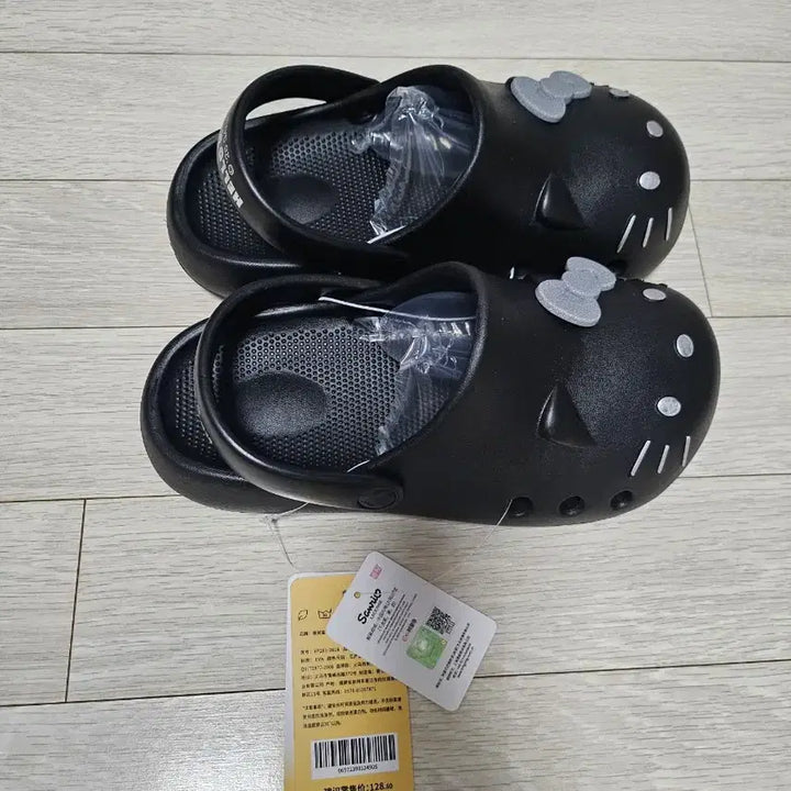[SOLD OUT] 산리오 정품 헬로키티 블랙 클로그 250