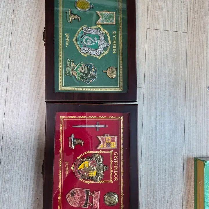 [BUNJANG] Harry Potter House Badges Set (Gryffindor/Slytherin) / cgv 해리포터 그리핀도르/슬리데린 뱃지 세트