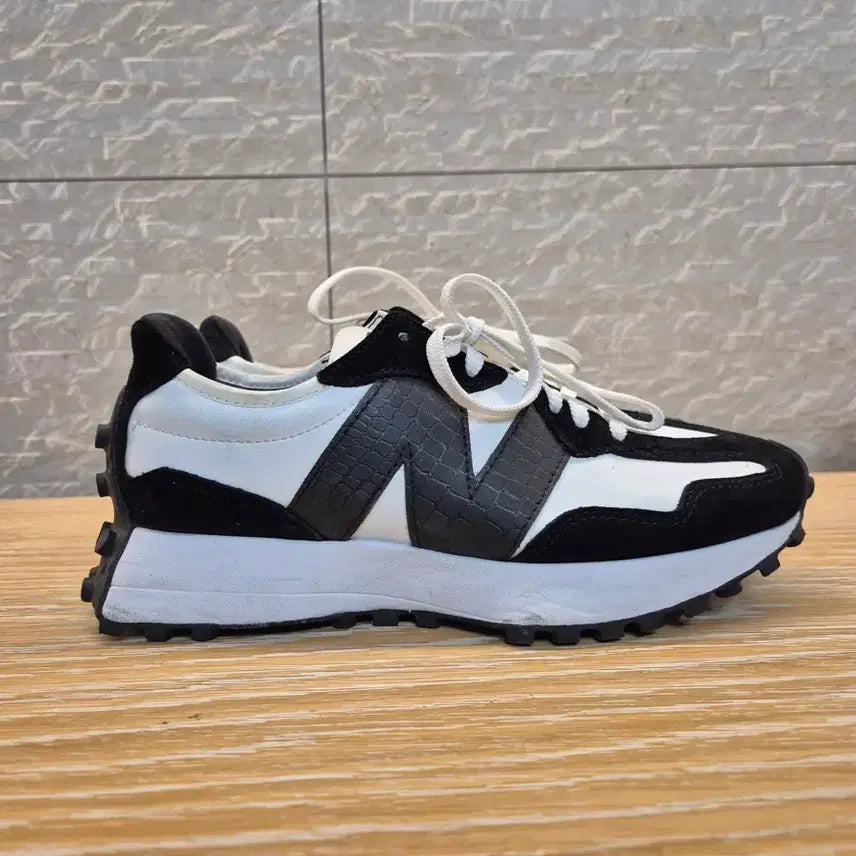 [BUNJANG] New Balance 327 WS327DW Croc Leather Pattern Sneakers 245 / 뉴발란스 327 WS327DW 크로커 가죽 패턴 새상품급  245