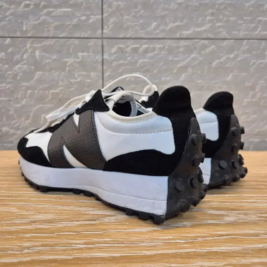 [BUNJANG] New Balance 327 WS327DW Croc Leather Pattern Sneakers 245 / 뉴발란스 327 WS327DW 크로커 가죽 패턴 새상품급  245