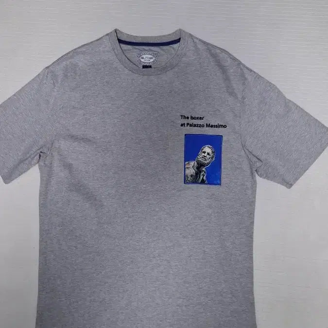 [BUNJANG] JILLSTUART NEWYORK Ignasi Monreal Collaboration Boxer at Rest Patch T-Shirt / 질스튜어트뉴욕 X 이그나시 몬레알 콜라보 반팔티 95~100