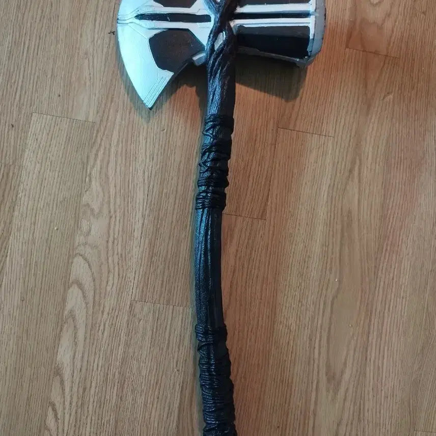 [BUNJANG] Marvel Thor Stormbreaker Axe Prop / 마블 토르 스톰브레이커 도끼 소품