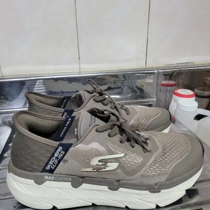 [BUNJANG] Skechers Max Cushioning Slip-ins Sneakers 250mm / 스케쳐스 맥스 쿠셔닝 슬립인스 250mm