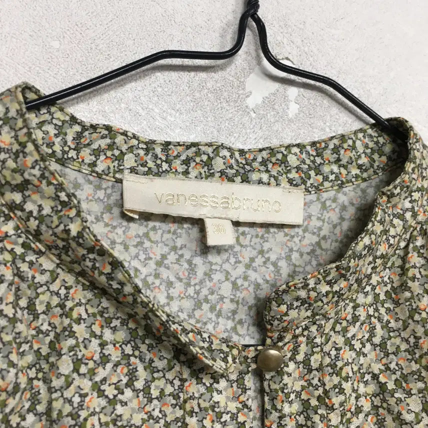 [BUNJANG] Vanessa Bruno Button Flower Blouse / 바네사부르노 콩단추 플라워 블라우스 36