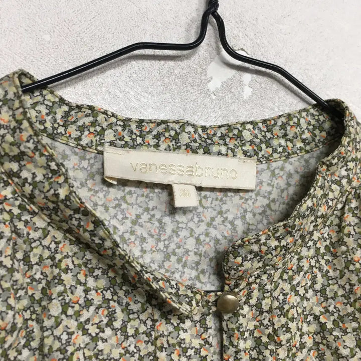 [BUNJANG] Vanessa Bruno Button Flower Blouse / 바네사부르노 콩단추 플라워 블라우스 36