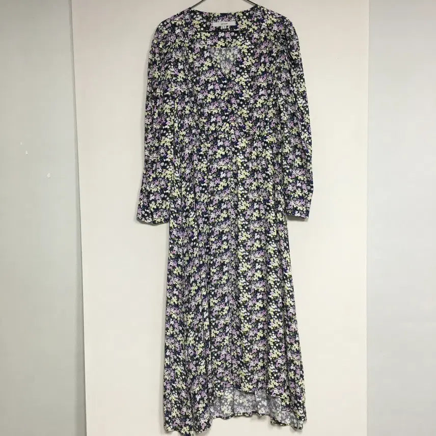 [BUNJANG] On &amp; On 23SS Moon Ga-young V-Neck Printed Dress / 23 온앤온 문가영 브이넥 프린트 원피스 66