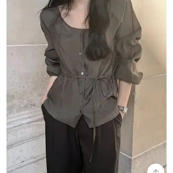 [BUNJANG] Slowand Khaki Reve Blouse / 슬로우앤드 카키 레브 블라우스 하객룩