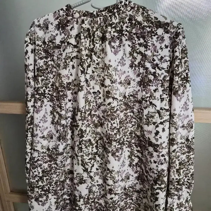 [BUNJANG] Flower Pattern Long Sleeve Blouse / 플라워 패턴 긴팔 블라우스