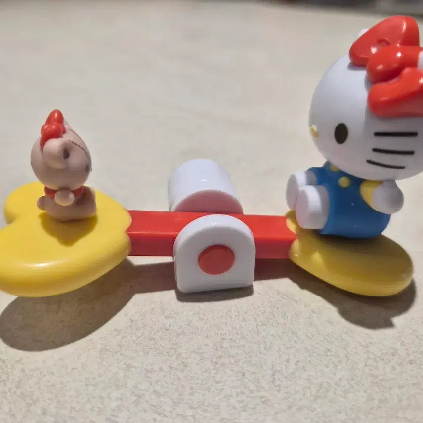 [BUNJANG] Hello Kitty Seesaw Figure / 키티 시소 피규어 팝니다