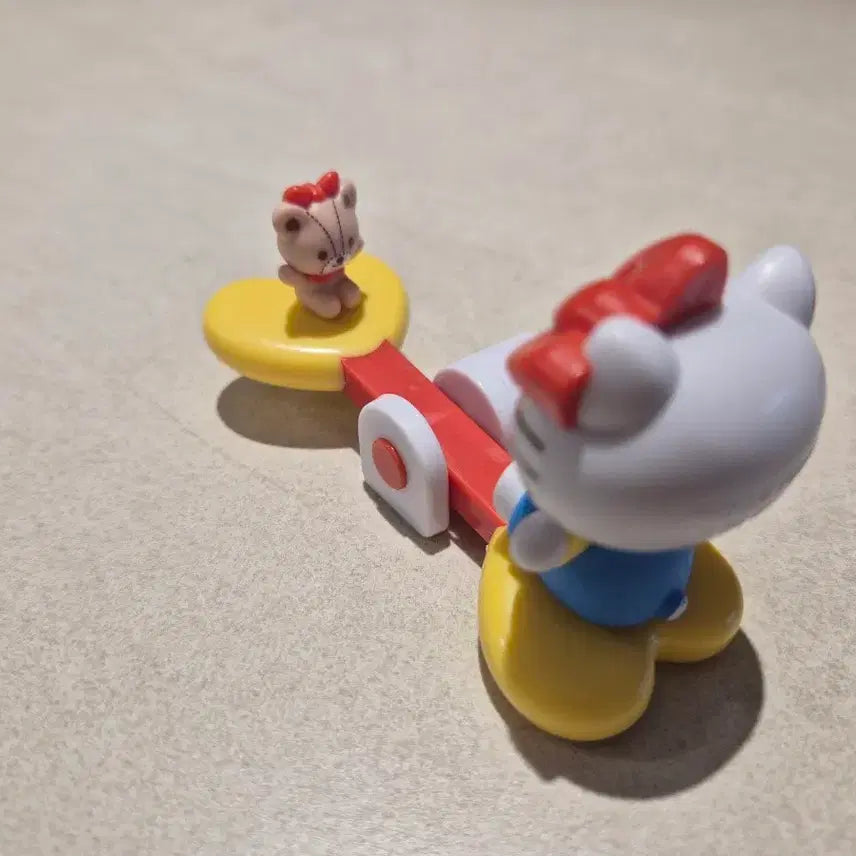 [BUNJANG] Hello Kitty Seesaw Figure / 키티 시소 피규어 팝니다