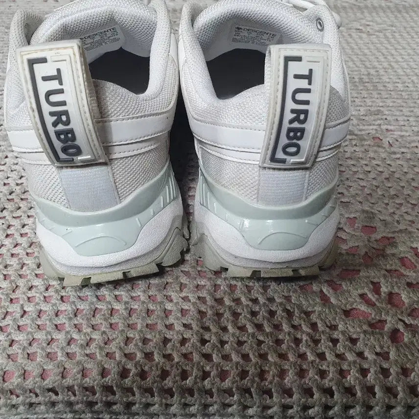 [BUNJANG] Descente Sneakers (255mm) / 데상트 신발 255mm