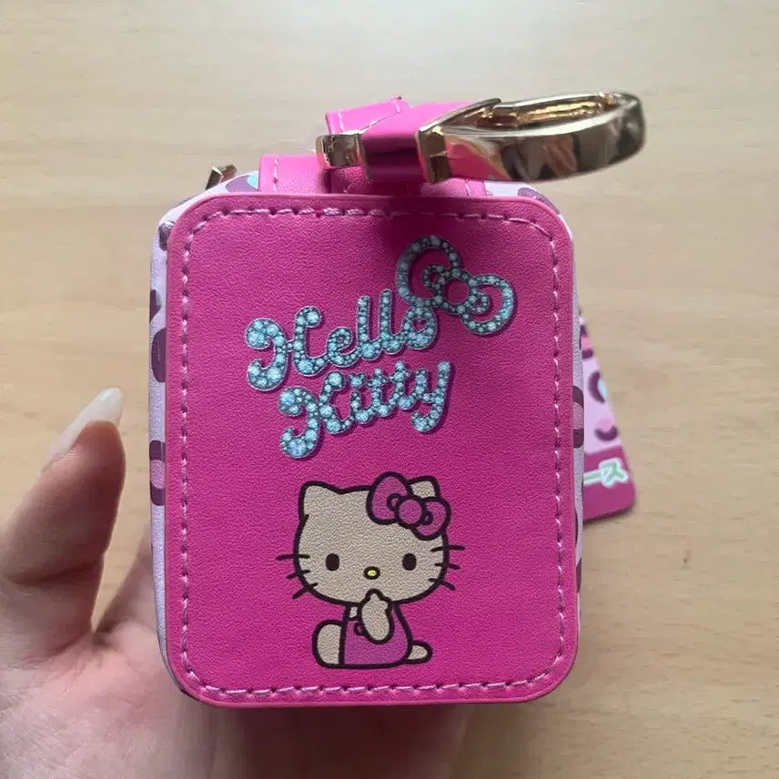 [BUNJANG] Hello Kitty Mini Pouch Keychain / 헬로키티 미니파우치 키링
