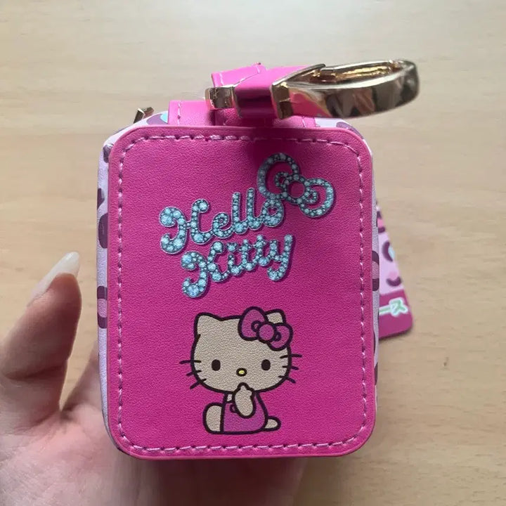 [BUNJANG] Hello Kitty Mini Pouch Keychain / 헬로키티 미니파우치 키링