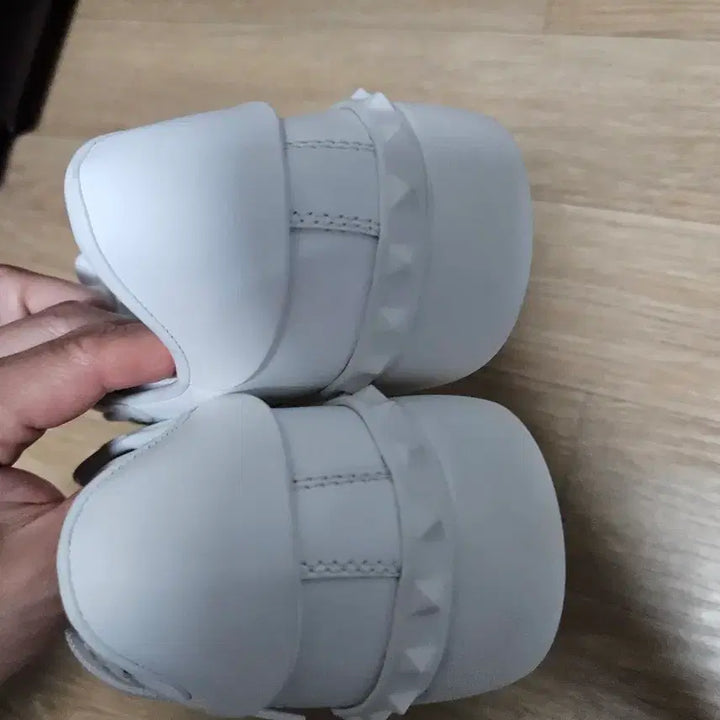 [BUNJANG] Valentino White Silver Sneakers (240) / 발렌티노  화이트 실버 스니커즈 240