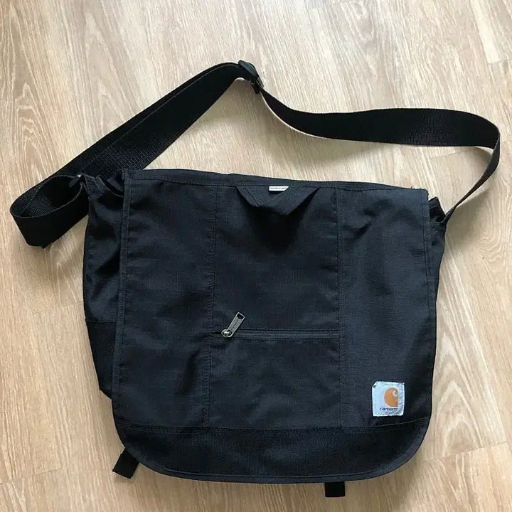 [BUNJANG] Carhartt Black Messenger Bag / 칼하트 블랙 메신저백 크로스백