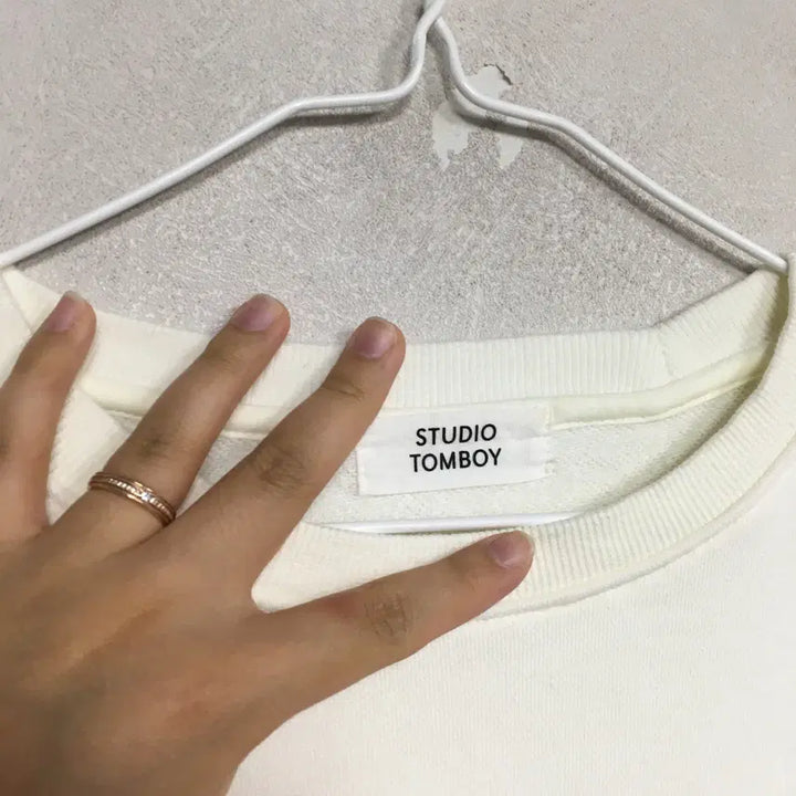 [BUNJANG] Studio Tomboy Oversized Sweatshirt F / 23 스튜디오톰보이 오버핏 맨투맨 F