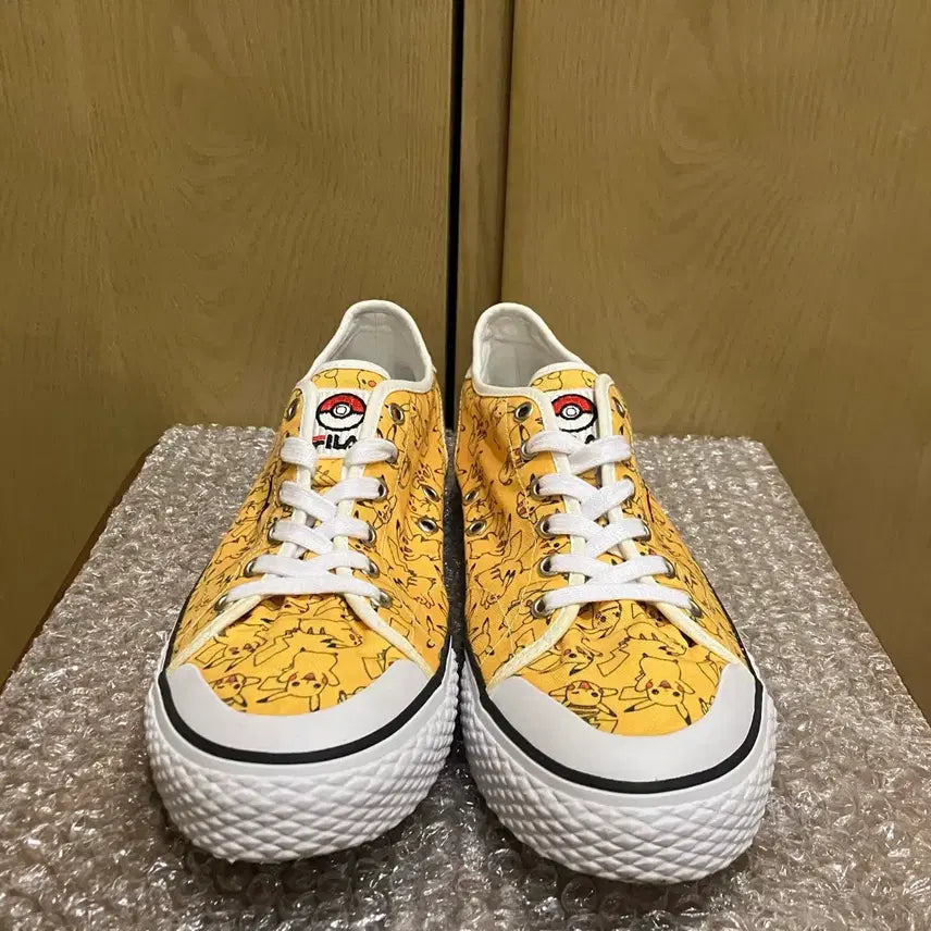 [BUNJANG] Fila x Pokemon Pikachu Collaboration Sneakers / 포켓몬 피카츄 x 휠라 협업 스니커즈 280 포켓몬스터