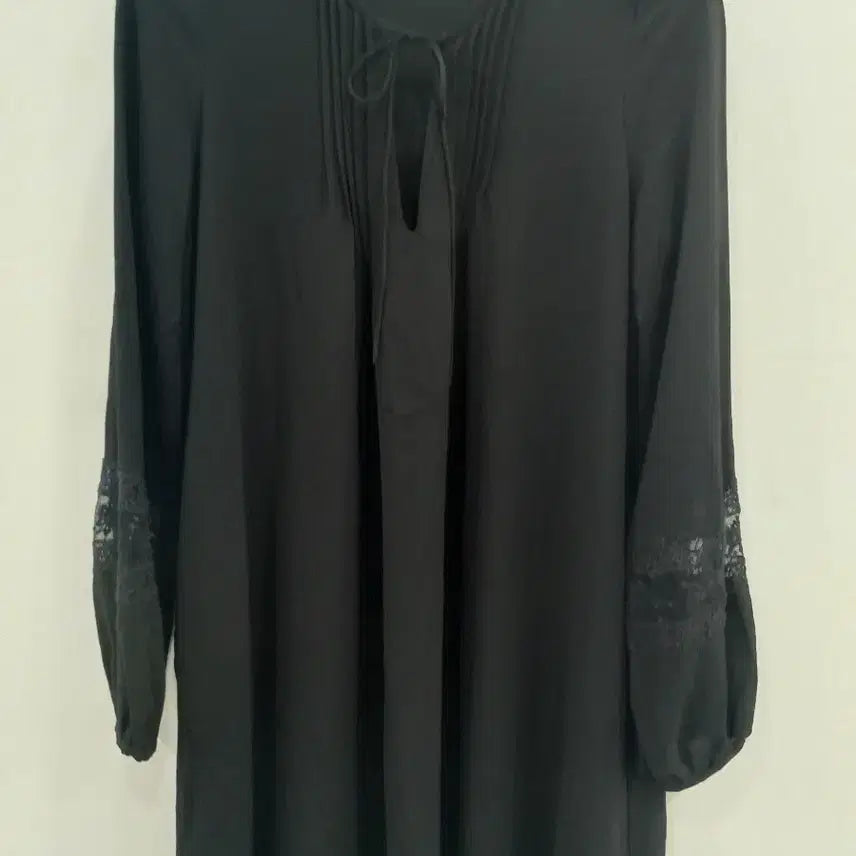 [BUNJANG] TRF Black Lace Sleeve Blouse / TRF 블랙 레이스 소매 블라우스