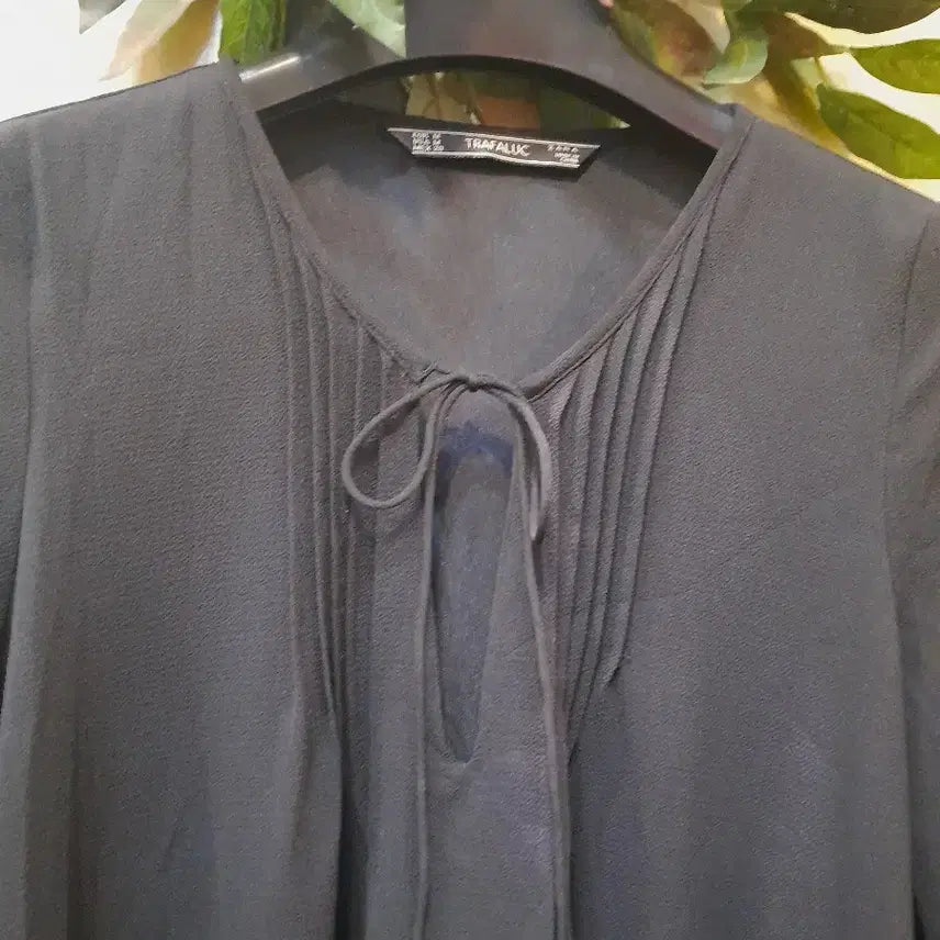[BUNJANG] TRF Black Lace Sleeve Blouse / TRF 블랙 레이스 소매 블라우스