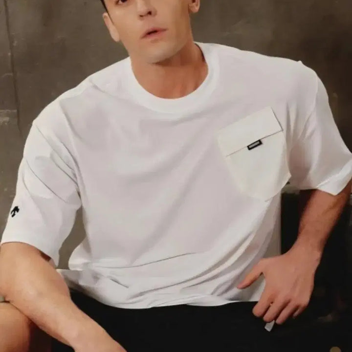 [BUNJANG] Descente Graphic Oversized Pocket T-Shirt / 데상트 백그래픽 오버핏 포켓 반팔티 100(105)